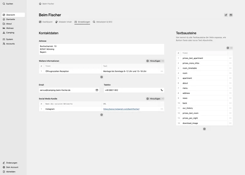 Screenshot of the "Einstellungen" tab in the dashboard with contact information fields, social media links, and a sidebar with so called Textbausteine (placeholders for texts used throughout the site).